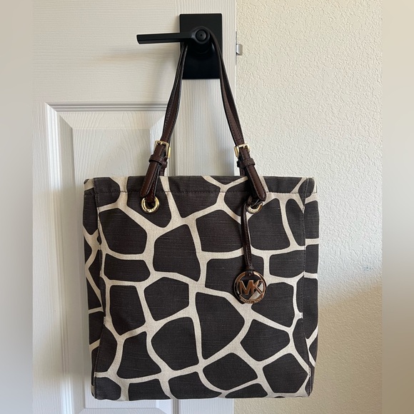 Michael Kors Canvas Giraffe Print Tote - Picture 1 of 11